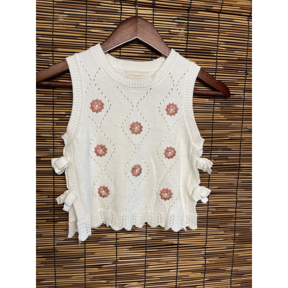 Cynthia Rowley Girls Size 5/6 Sweater Vest White Pink Embroidered Flower Side Bo